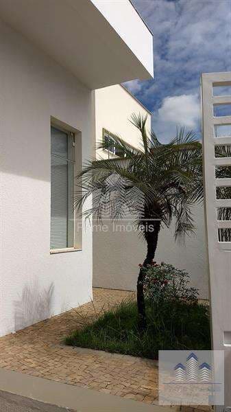 Casa para Comprar em Marília no bairro ESMERALDA II