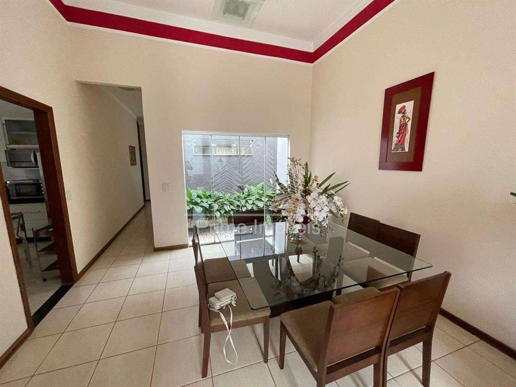 Casa para Comprar em Marília no bairro JARDIM RIVIEIRA