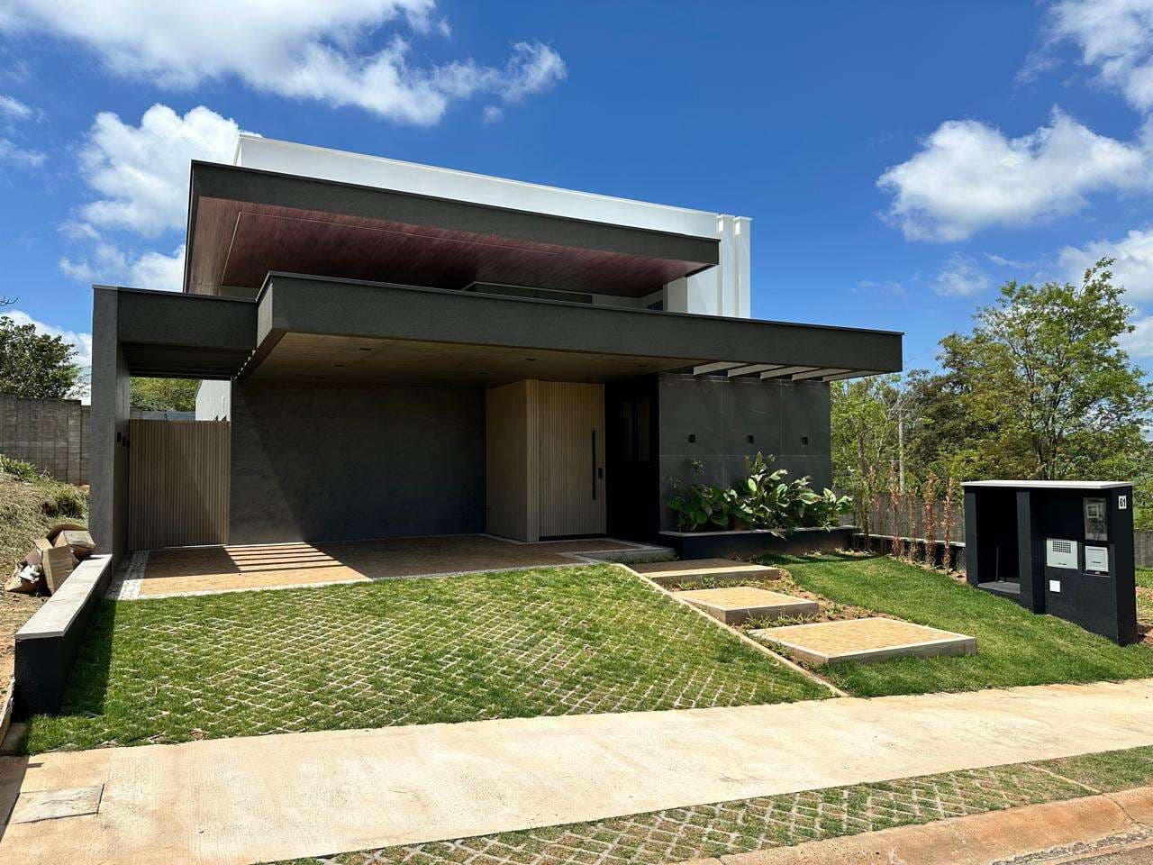 Casa para Comprar em Marília no bairro SILENZIO ESMERALDA